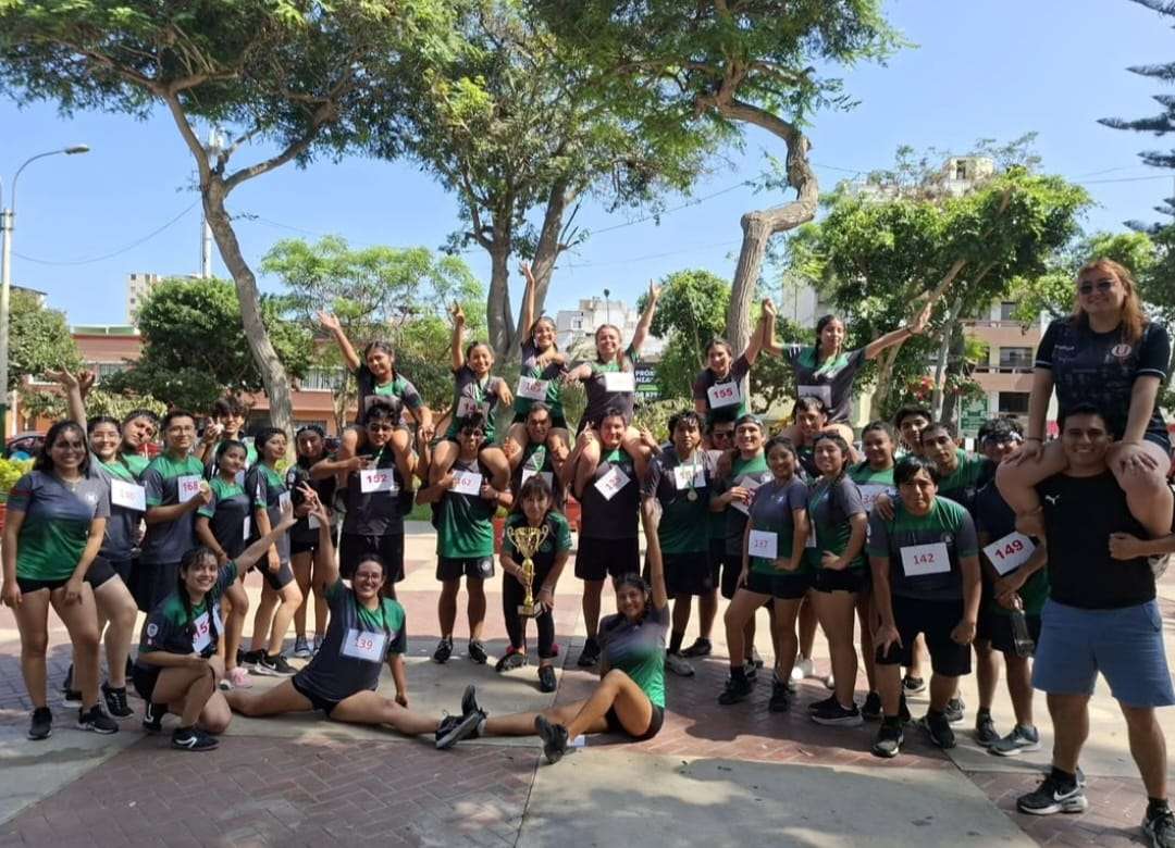 PRIMEROS EN AERÓBICOS 
Se de arrolló el campeonato denominado RESISTENCIA y ESFUERZO FÍSICO organizado por la E cuela Nacional de Aeróbico  (ENDA) y la Federación Mundial de Baile Deportivo, evento de