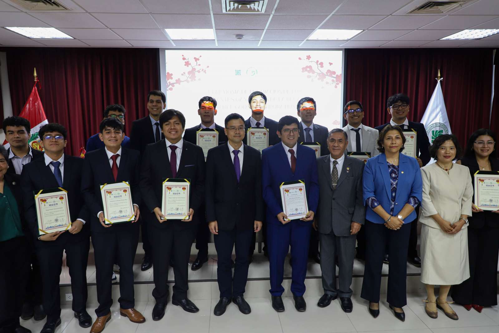 Han pa ado 15 año  de de que el In tituto Confucio URP abrió  u  puerta  para unir a do  cultura  con raíce  muy profunda , como  on Perú y China. Su hi toria e  el re ultado de la colaboración entre