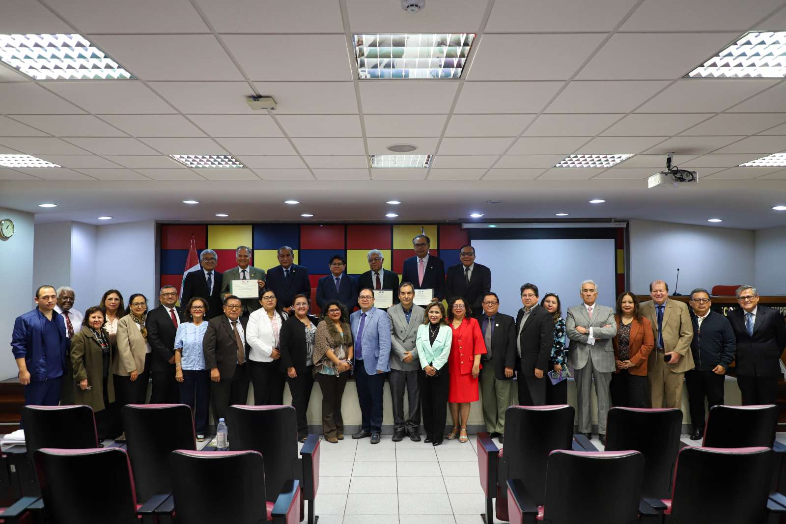 Han pa ado 15 año  de de que el In tituto Confucio URP abrió  u  puerta  para unir a do  cultura  con raíce  muy profunda , como  on Perú y China. Su hi toria e  el re ultado de la colaboración entre