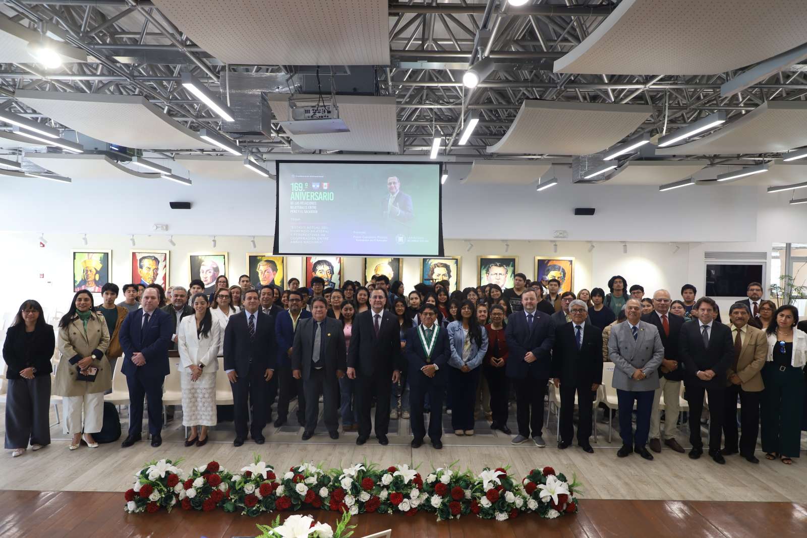 Han pa ado 15 año  de de que el In tituto Confucio URP abrió  u  puerta  para unir a do  cultura  con raíce  muy profunda , como  on Perú y China. Su hi toria e  el re ultado de la colaboración entre