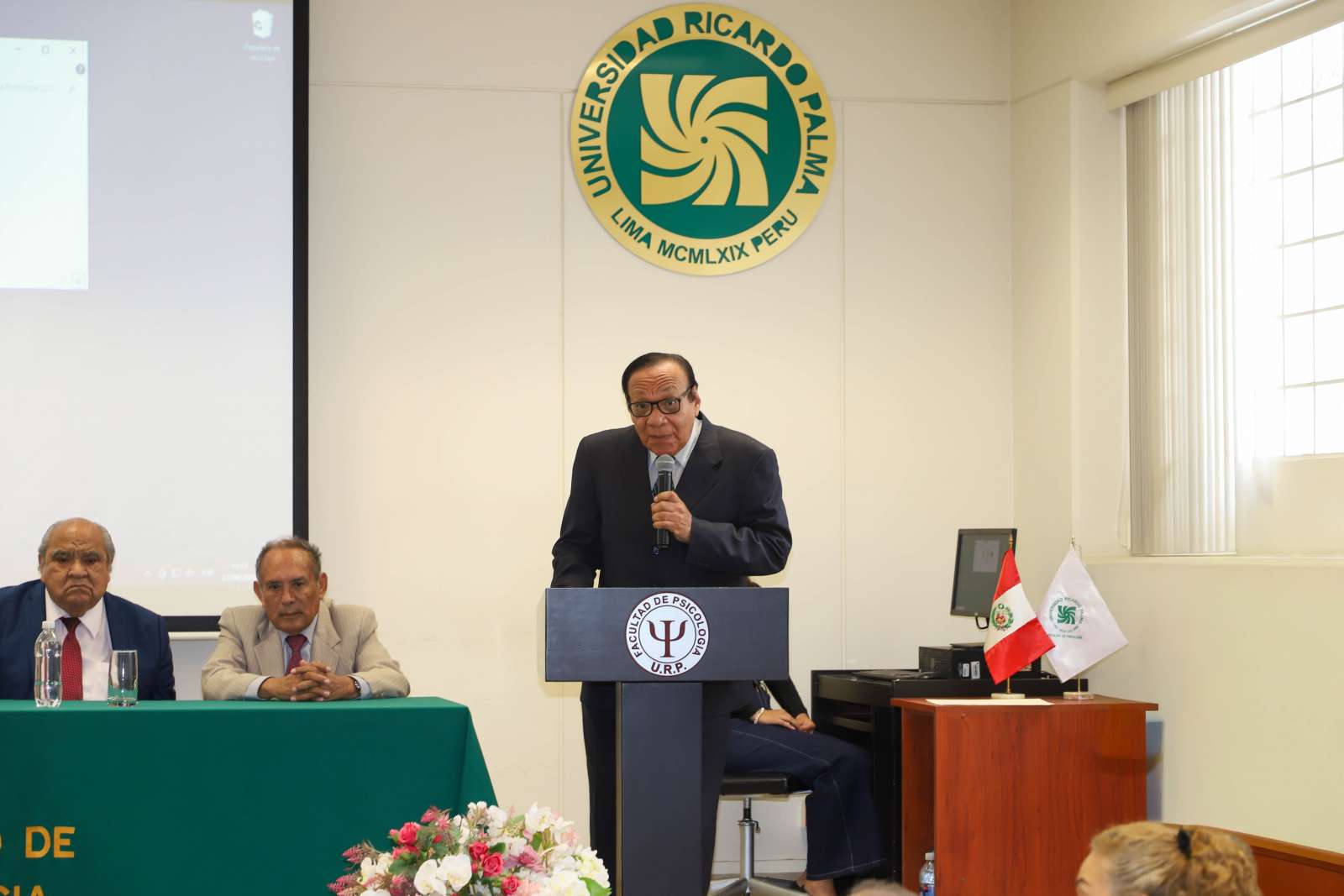 Han pa ado 15 año  de de que el In tituto Confucio URP abrió  u  puerta  para unir a do  cultura  con raíce  muy profunda , como  on Perú y China. Su hi toria e  el re ultado de la colaboración entre