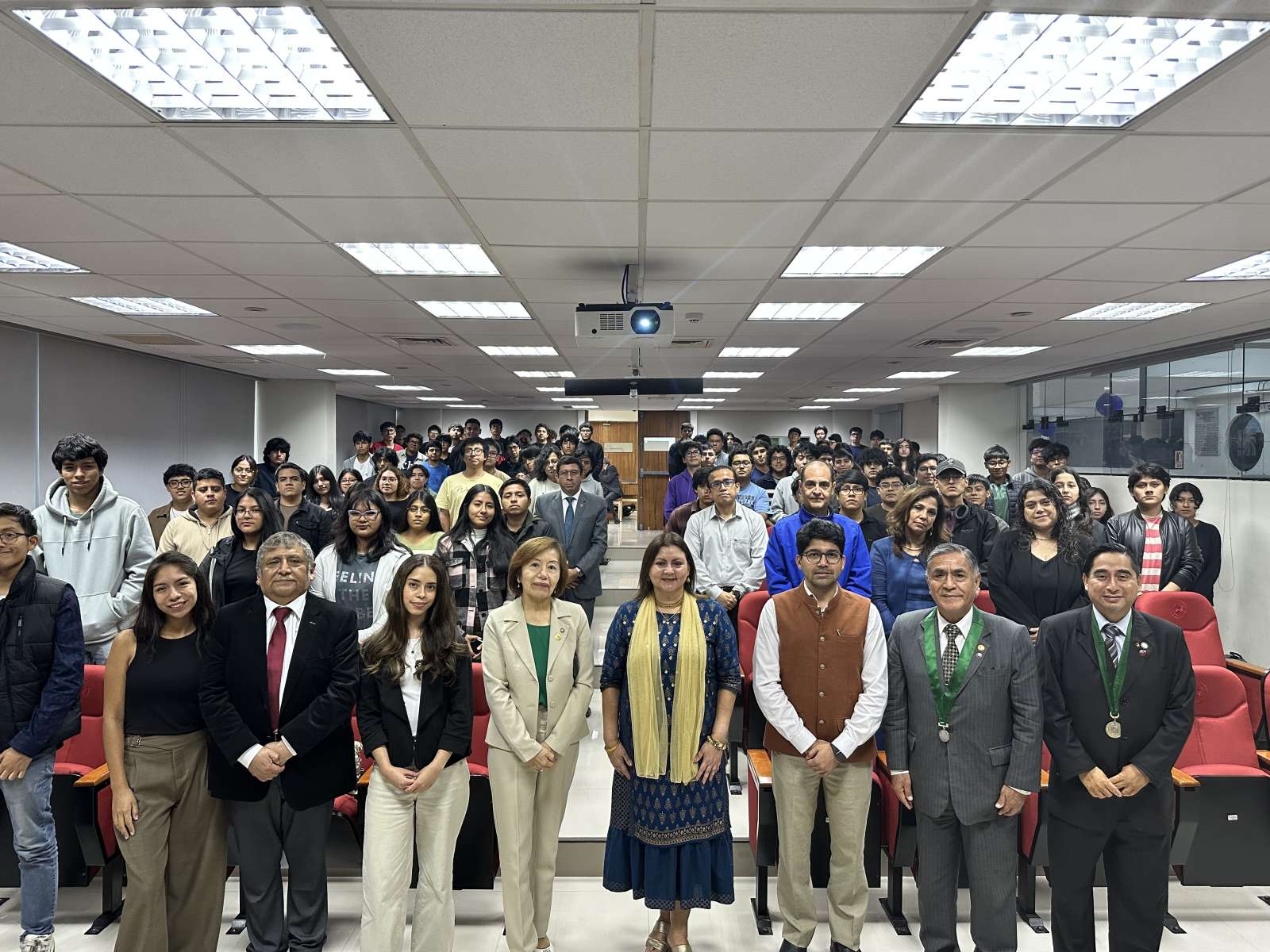 Han pa ado 15 año  de de que el In tituto Confucio URP abrió  u  puerta  para unir a do  cultura  con raíce  muy profunda , como  on Perú y China. Su hi toria e  el re ultado de la colaboración entre