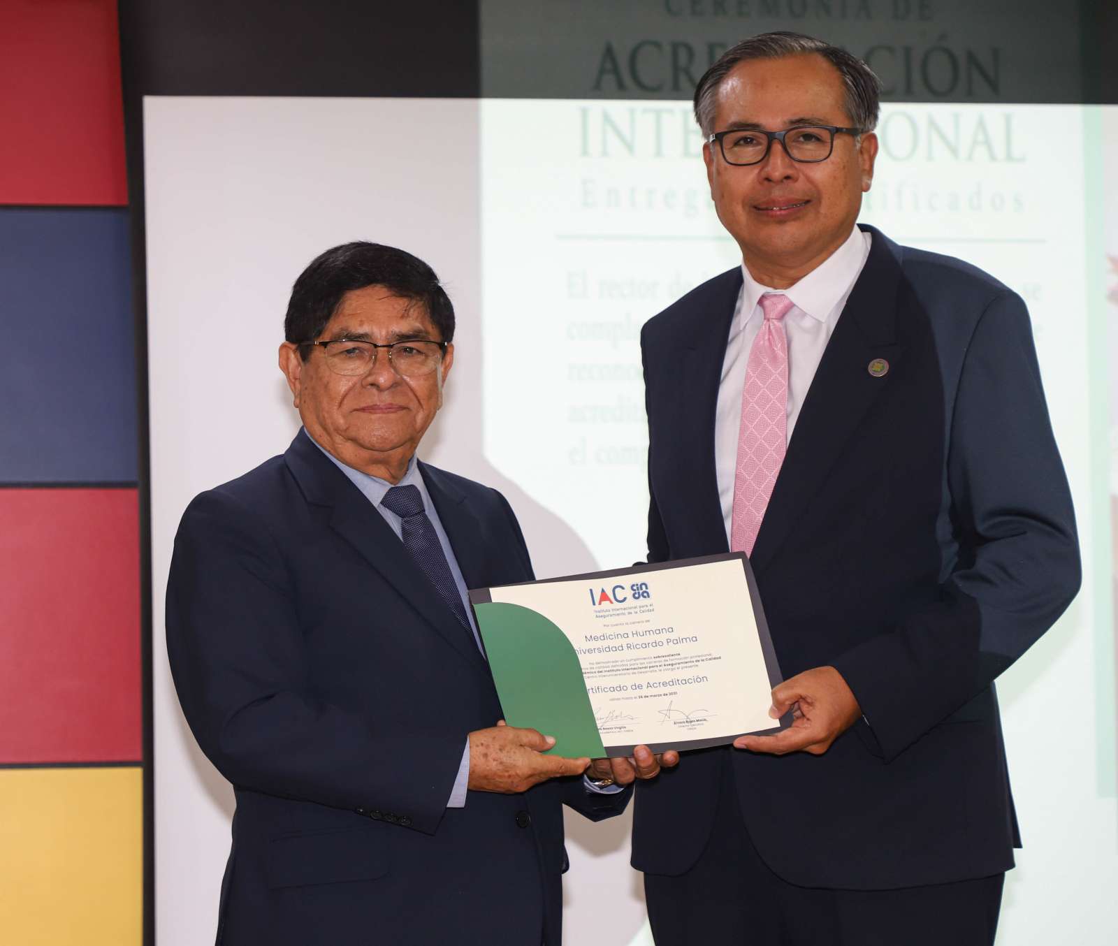Han pa ado 15 año  de de que el In tituto Confucio URP abrió  u  puerta  para unir a do  cultura  con raíce  muy profunda , como  on Perú y China. Su hi toria e  el re ultado de la colaboración entre