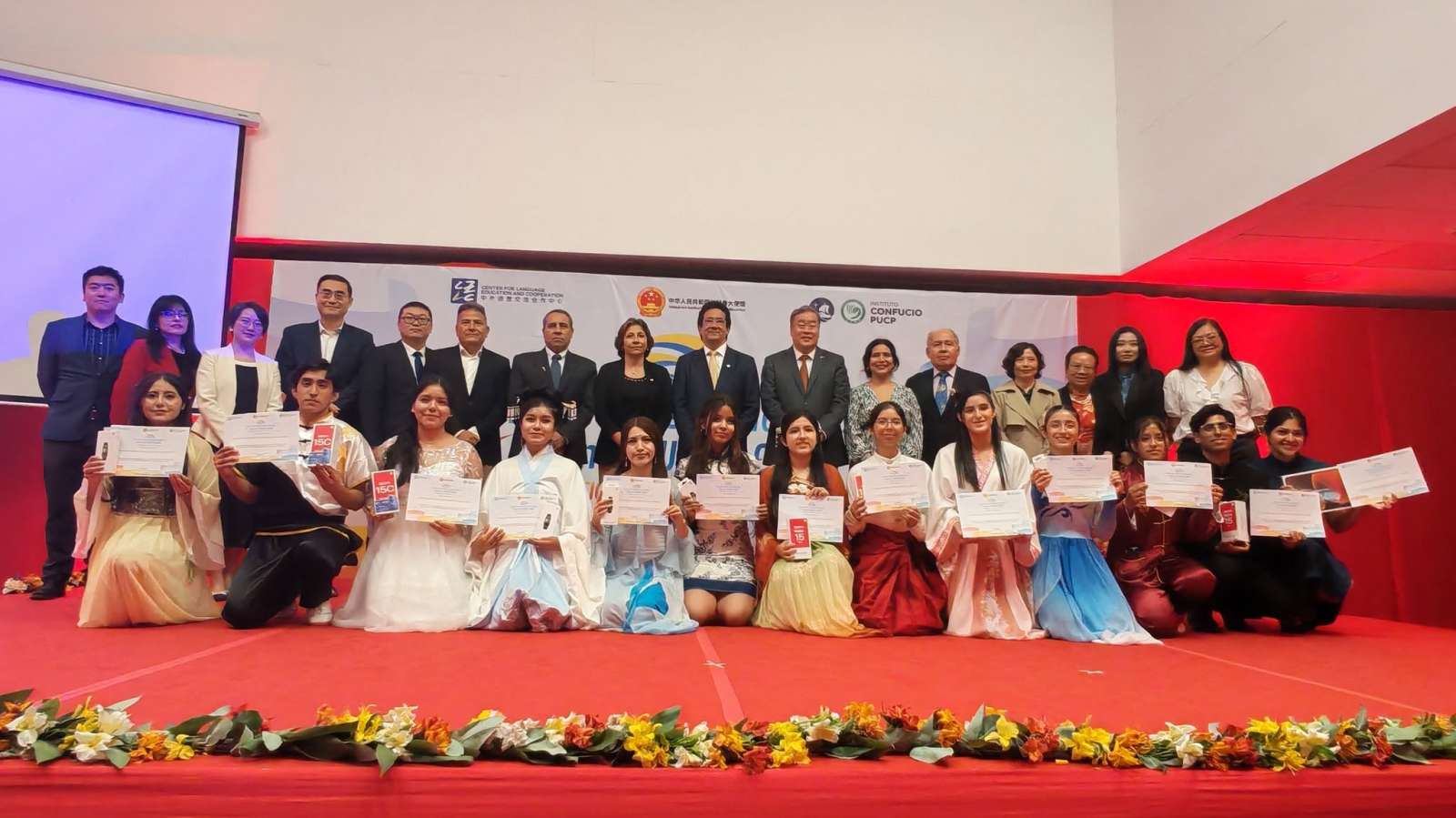 Han pa ado 15 año  de de que el In tituto Confucio URP abrió  u  puerta  para unir a do  cultura  con raíce  muy profunda , como  on Perú y China. Su hi toria e  el re ultado de la colaboración entre