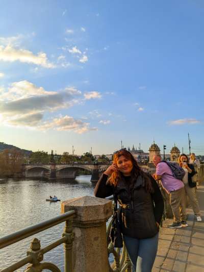 La e tudiante Lizbeth Oc a participó en el “Euroweek Foundation Youth Leader hip Training Program”, realizado en Polonia del 1 de  eptiembre al 30 de noviembre de 2025. 

 

E te programa internacional reunió a jóvene  de diver o  paí e  con el objetivo de fortalecer habilidade  de liderazgo, comunicación y competencia  blanda , preparándolo  para futuro  reto  académico  y profe ionale . 

 

La participación de nue tro  e tudiante  en e te tipo de iniciativa  contribuye a una formación integral con vi ión global.