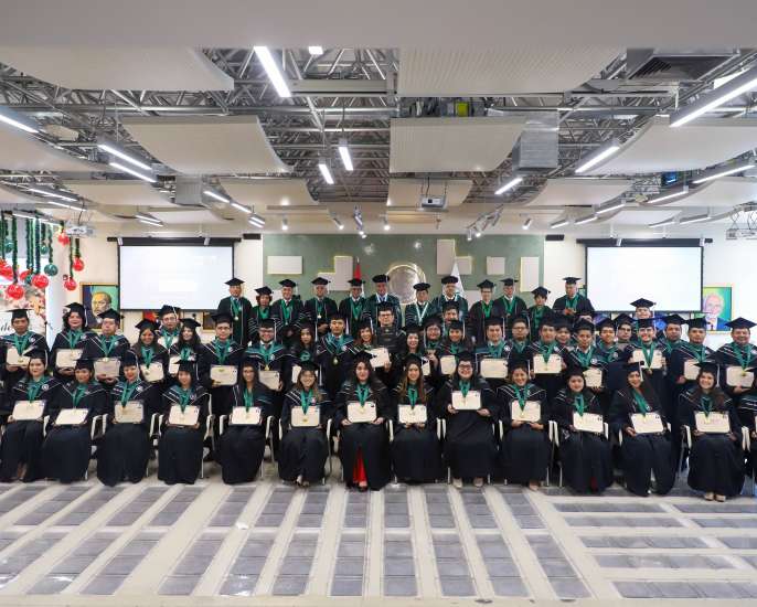 Ceremonia de entrega de grados académicos y títulos  profesionales