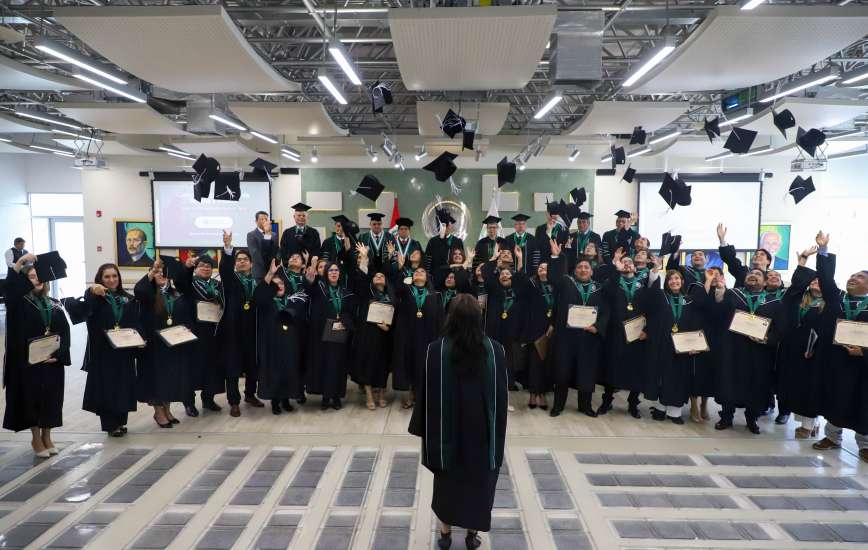 Universidad Ricardo Palma celebró la entrega de diplomas de grados académicos y títulos profesionales