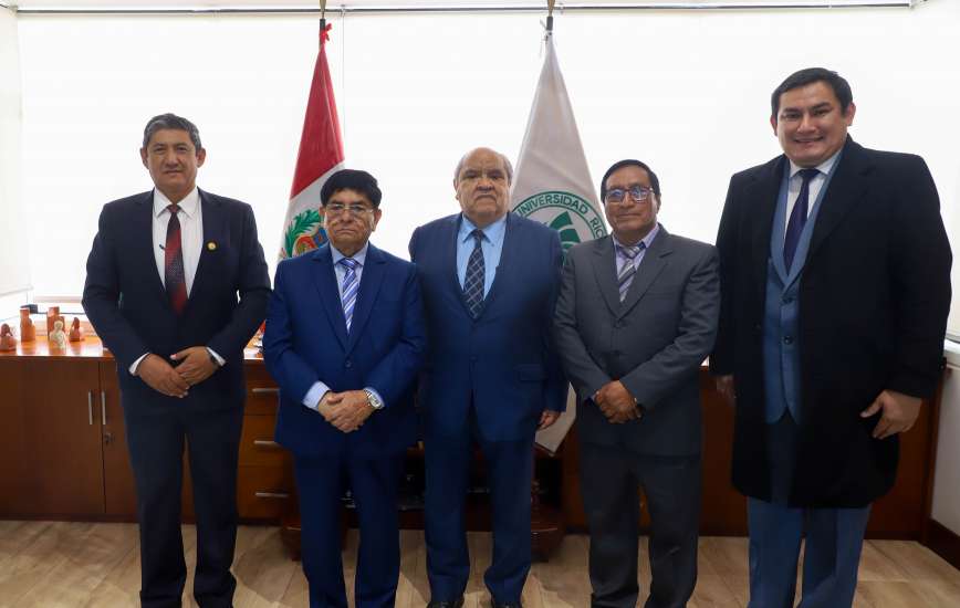 Universidad Nacional de Cañete distingue al Rector y al Vicerrector Académico de la Universidad Ricardo Palma