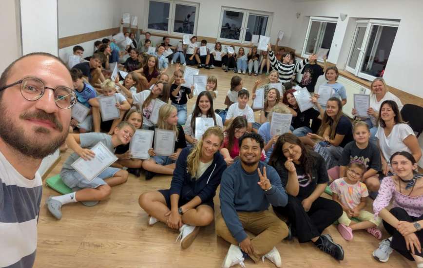 Estudiante de la Universidad Ricardo Palma participa en Programa Internacional de Liderazgo y Facilitación Juvenil en Polonia