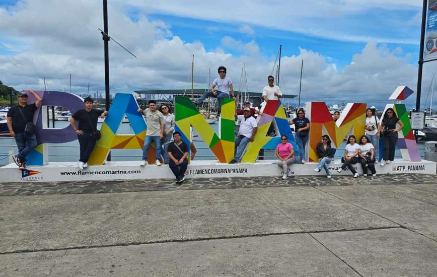 FACEE fortalece la internacionalización estudiantil con visita académica a Panamá