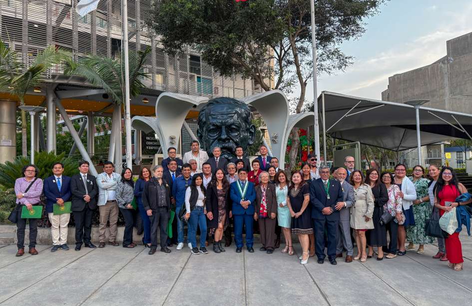Universidad Ricardo Palma rindió homenaje a sus egresados y titulados de Oro y Plata 2025