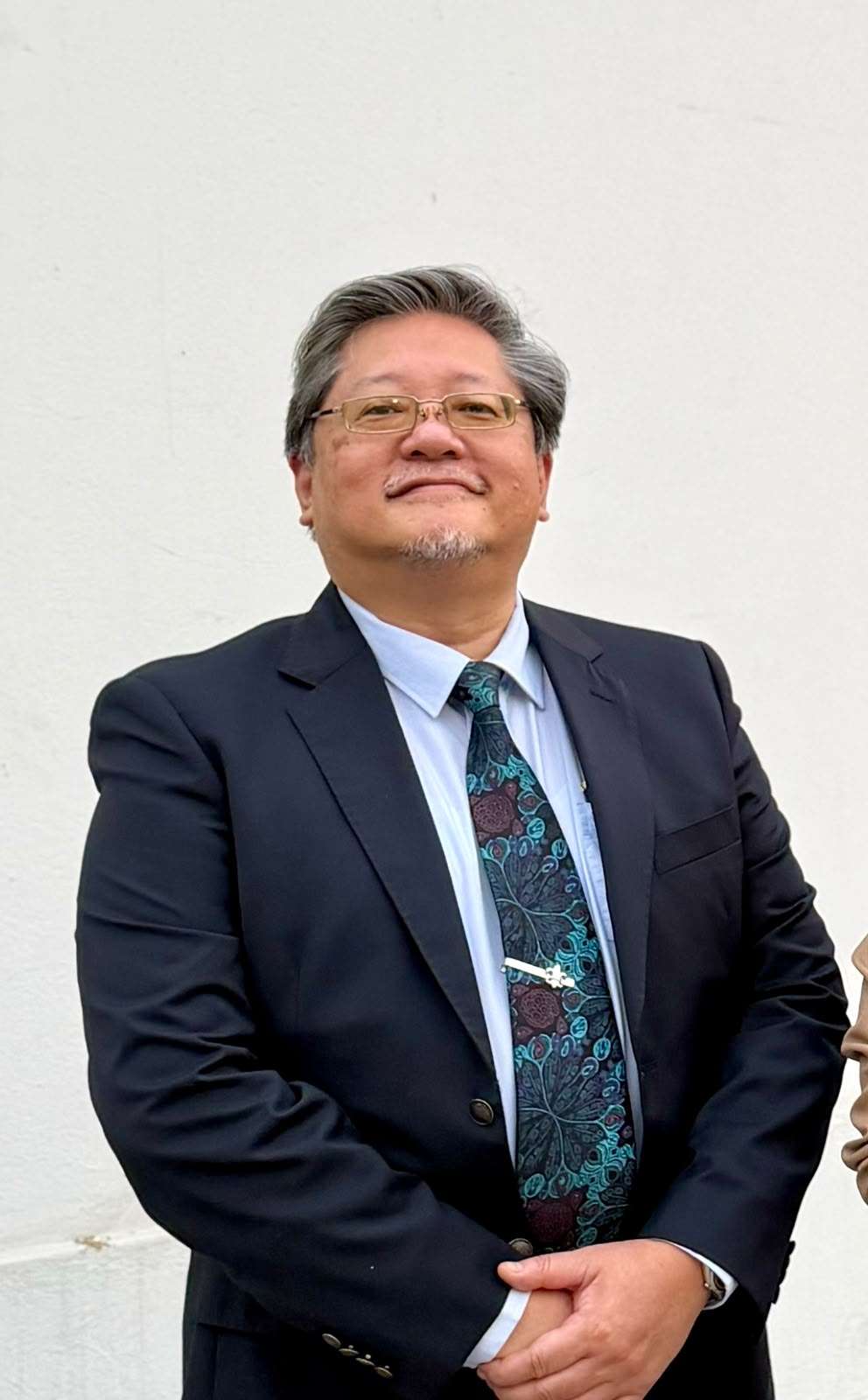 JOSÉ GONZALES
Former USAID  cholar, Prof. Gonzale  hold  a B.A. in Education from Univer idad Nacional Mayor de San Marco , and a variety of po t graduate  tudie  in TEFL from the State Univer ity of